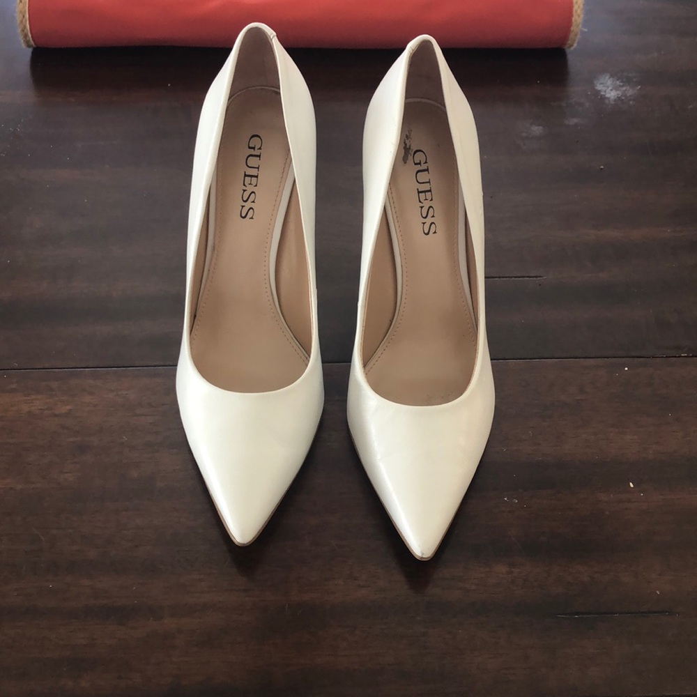 Guess white pointed heels